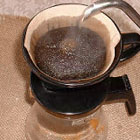 深煎りコーヒーをドリップ 深煎りコーヒーをドリップ
