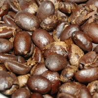 薄皮付きの、やや深煎りのコロンビア