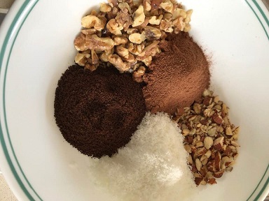 材料はこちらと、ココナッツオイル