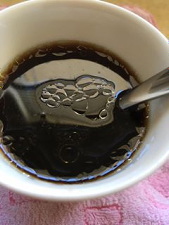 コーヒーにココナッツオイルが浮いている